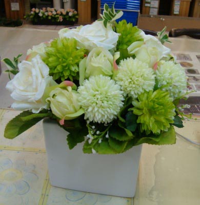 人造乒乓菊+白玫瑰盆花